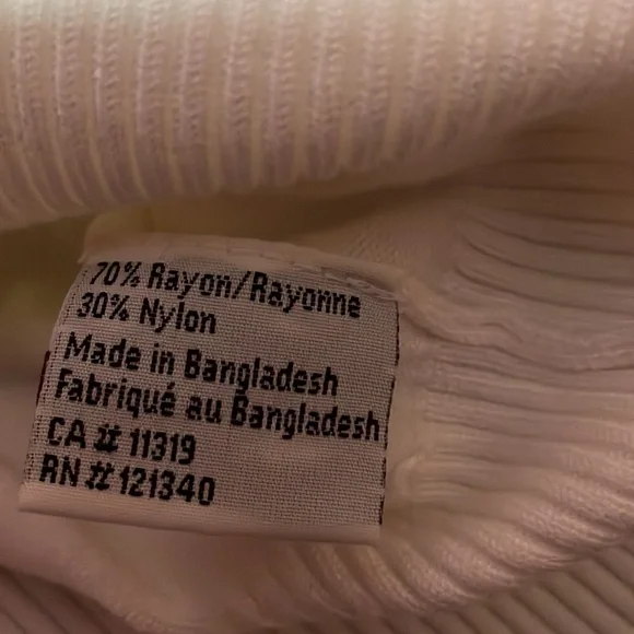 V neck white sweater from Dynamite. Size XS. - Picture 3 of 4